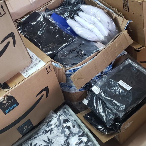 4 pcs. MYSTERY BOX active-wear brand new items - Picture 8 of 8